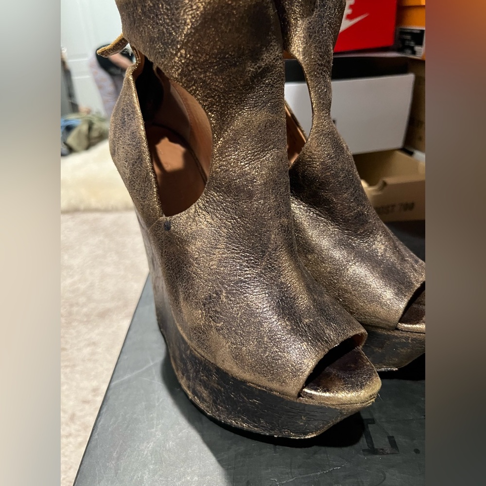 LA.M.B Benjamin Wedge Shoe Bronze women’s sz 7 1/2